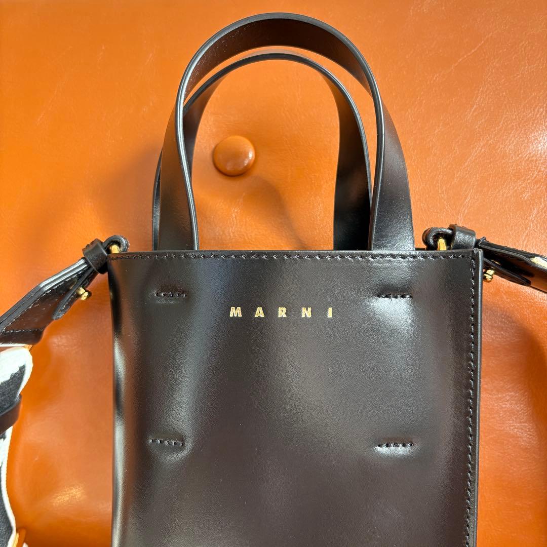 MARNI MUSEO ナノバッグ ブラック レザー MARNIロゴストラップ