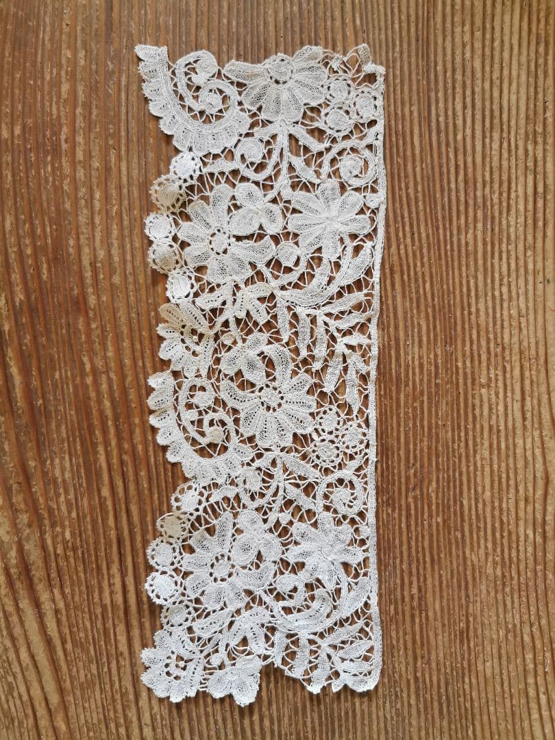 アンティーク 二輪のポワンドローズ デュセスレース 西洋菊 三つ葉 額装にも