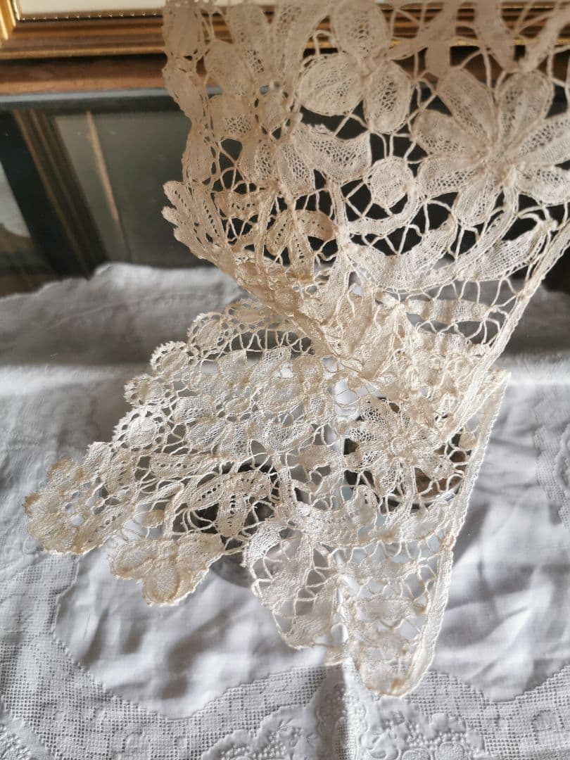 アンティーク 二輪のポワンドローズ デュセスレース 西洋菊 三つ葉 額装にも