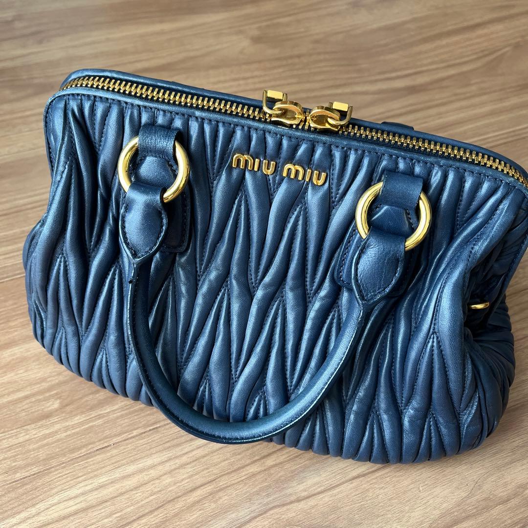 MIU MIU ネイビー プリーツ ハンドバッグ