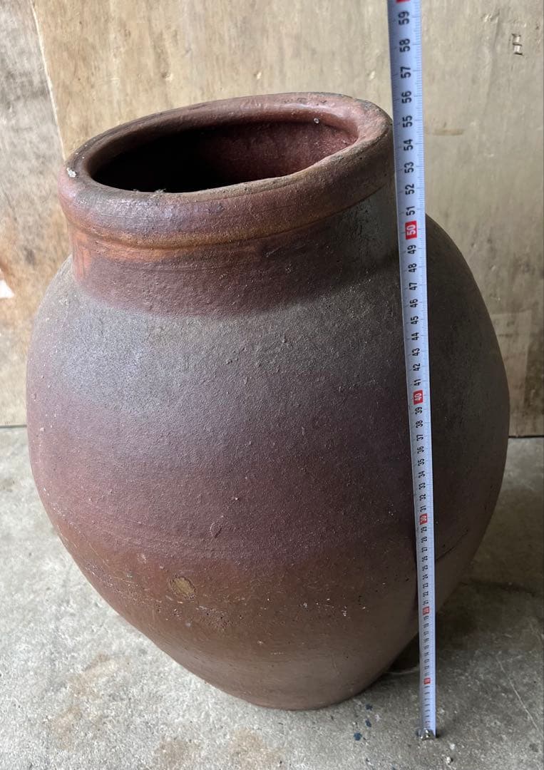 美しい古美蔵から釉薬のプチプチしたかなり雰囲気のある壺