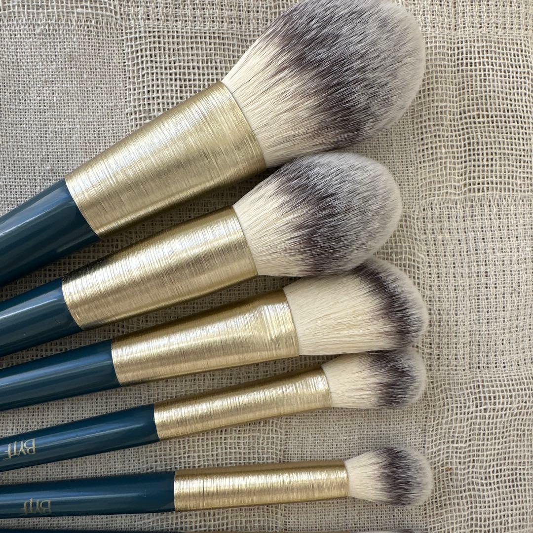 BYTF ビーワイティーエフ アンビションメイクアップブラシ アヤバネッサ