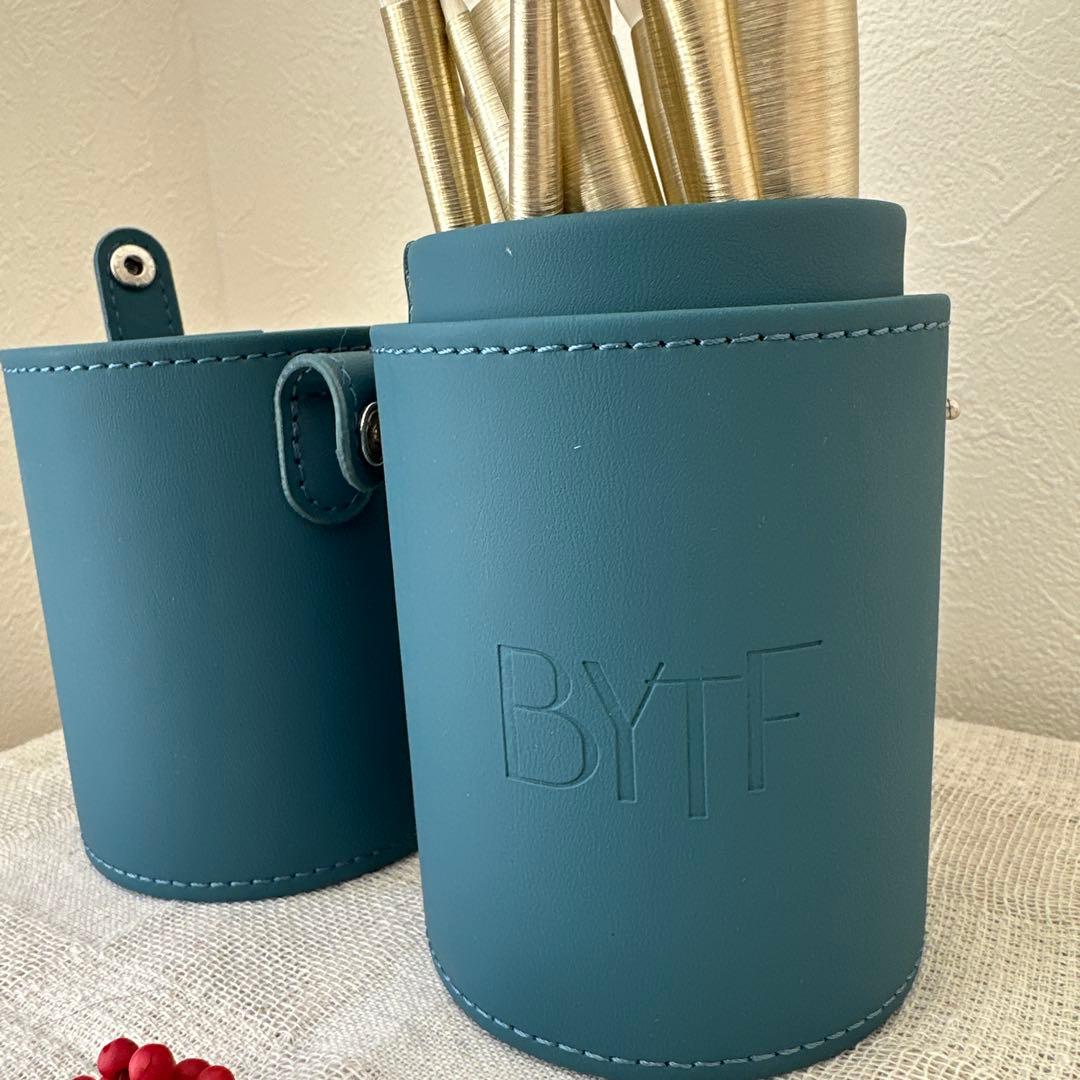 BYTF ビーワイティーエフ アンビションメイクアップブラシ アヤバネッサ