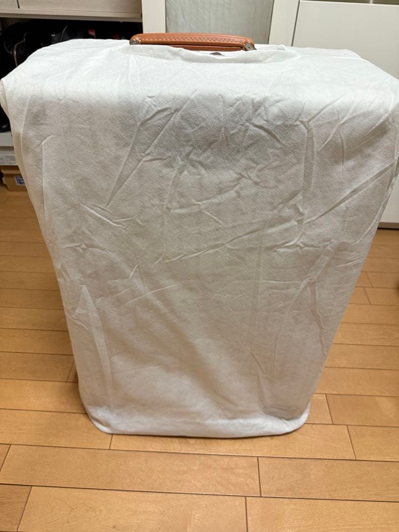 新品未使用　イノベーター　INV5811 70L アルミスーツケース　シルバー