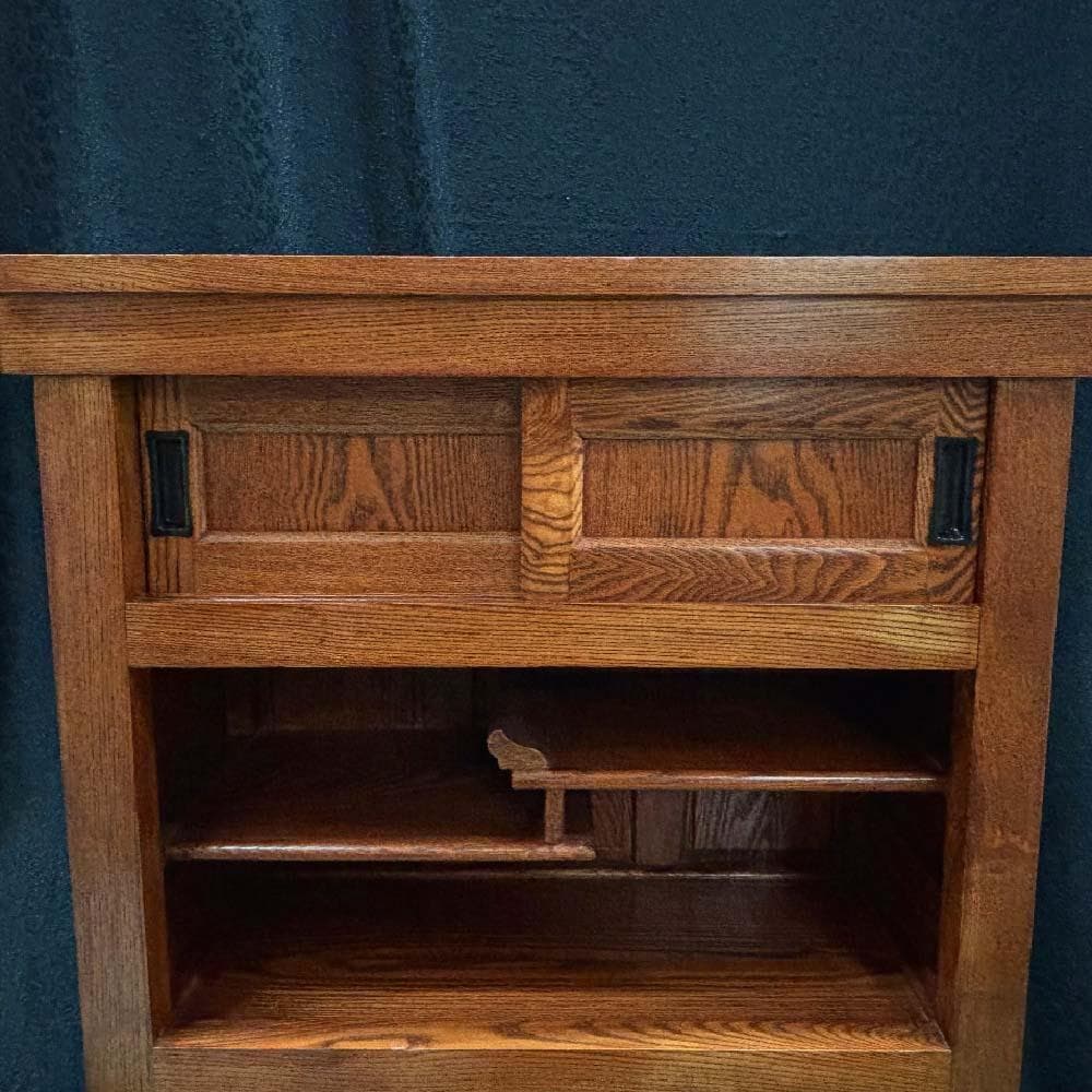 お買い得！ 高級家具 オーク(ナラ)無垢材 飾り棚 茶箪笥 レトロ 小振り