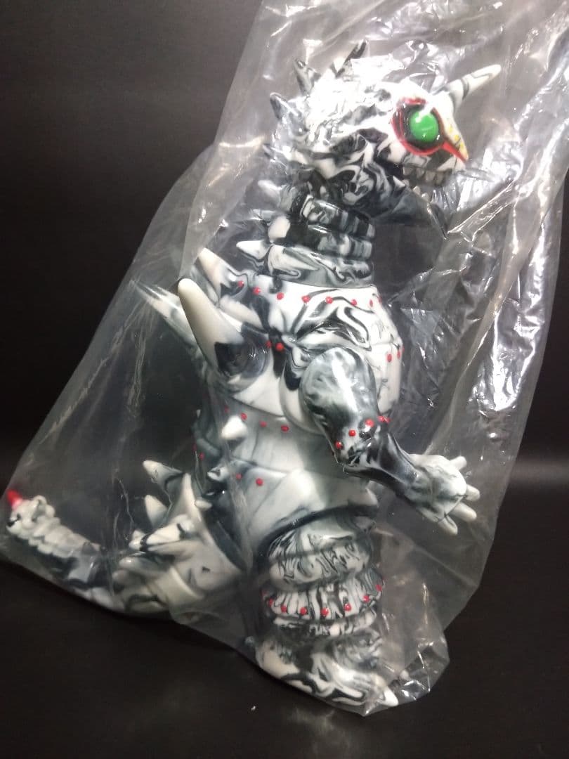 ドリームロケット 怪獣ロボット(黒白マーブル) ソフビ