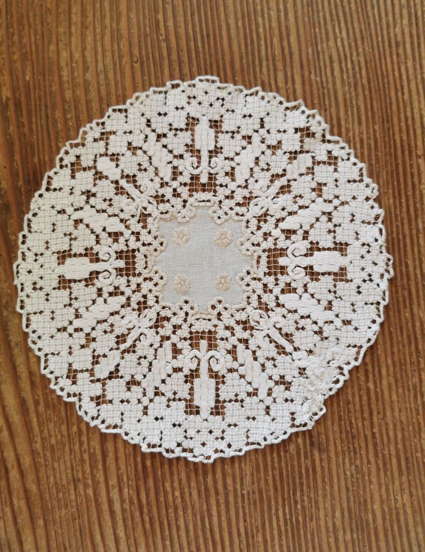 アンティークイタリア ノッテドメッシュ 男女の輪 ニードルワーク リネンドイリー
