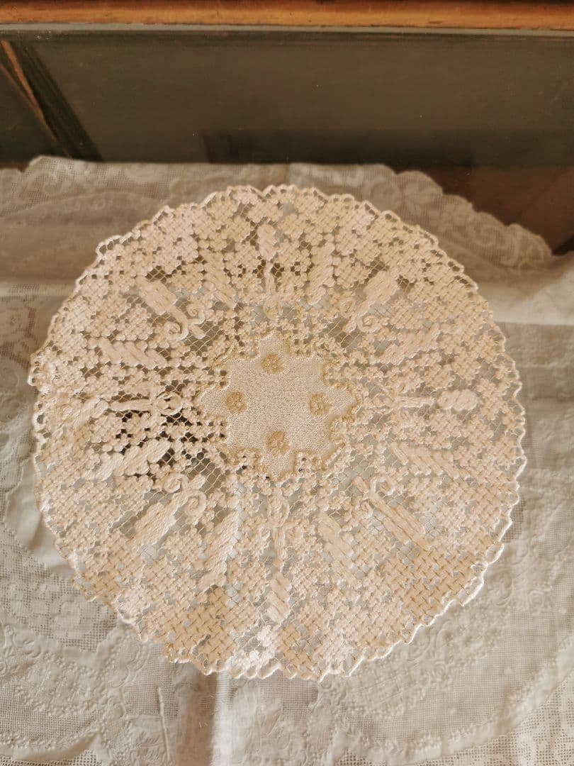 アンティークイタリア ノッテドメッシュ 男女の輪 ニードルワーク リネンドイリー