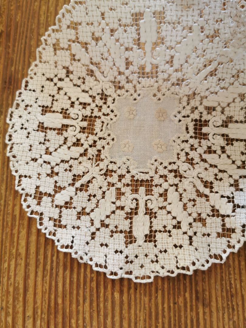 アンティークイタリア ノッテドメッシュ 男女の輪 ニードルワーク リネンドイリー