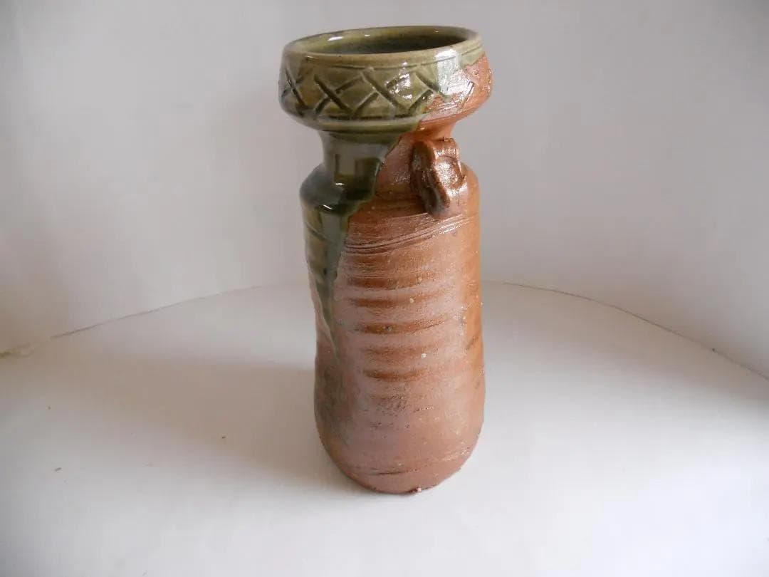 伊賀焼　耳付 壺 伊賀 ヴィンテージ 花瓶 花器 新品 未使用 です。