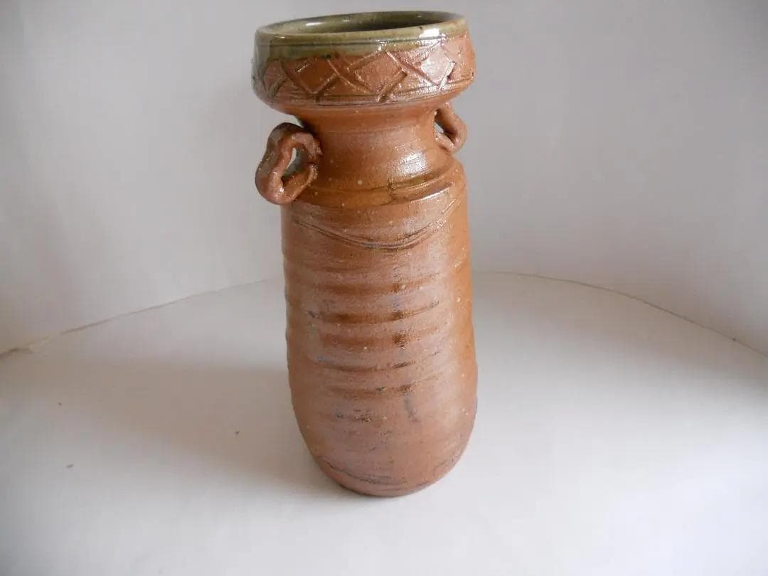 伊賀焼　耳付 壺 伊賀 ヴィンテージ 花瓶 花器 新品 未使用 です。