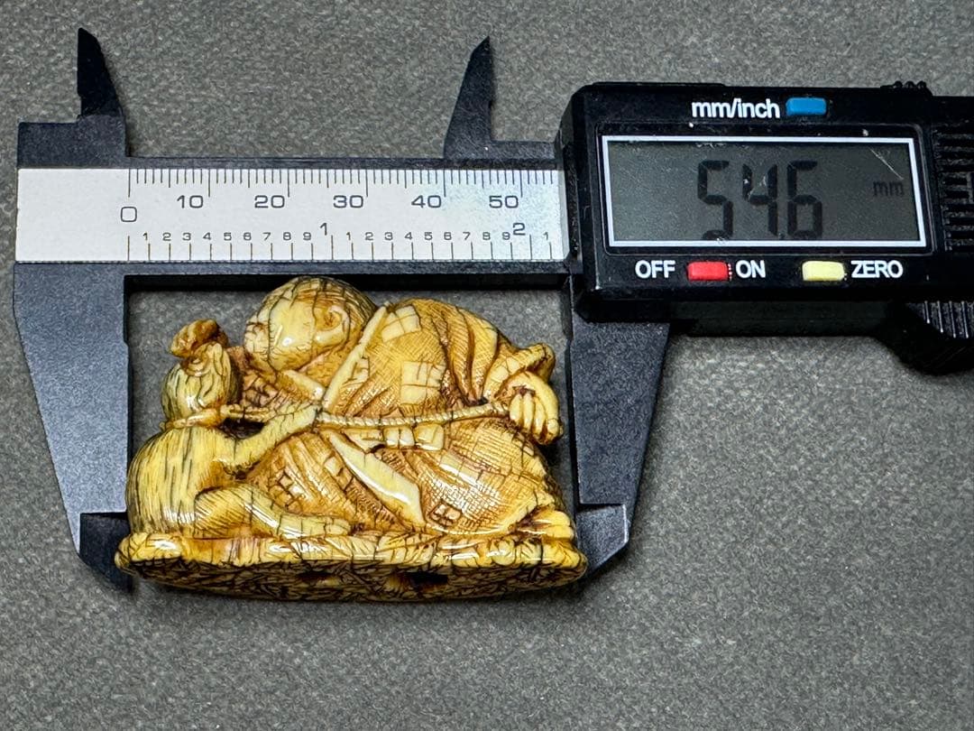 極上　根付　天然素材　アンティーク　和彫　置物　骨董　飾り物　古美術品細密細工