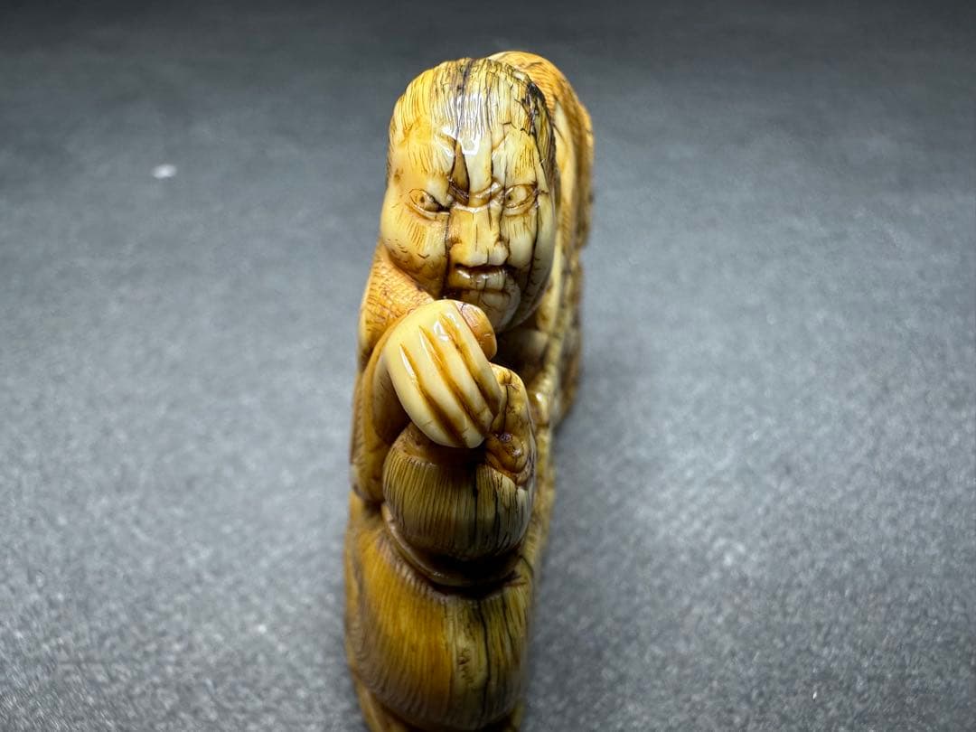 極上　根付　天然素材　アンティーク　和彫　置物　骨董　飾り物　古美術品細密細工