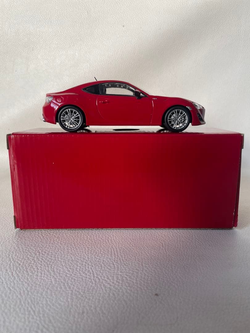 トヨタ 86 色見本 ミニカー 1/30 ⑤ C7P ライトニングレッド 非売品