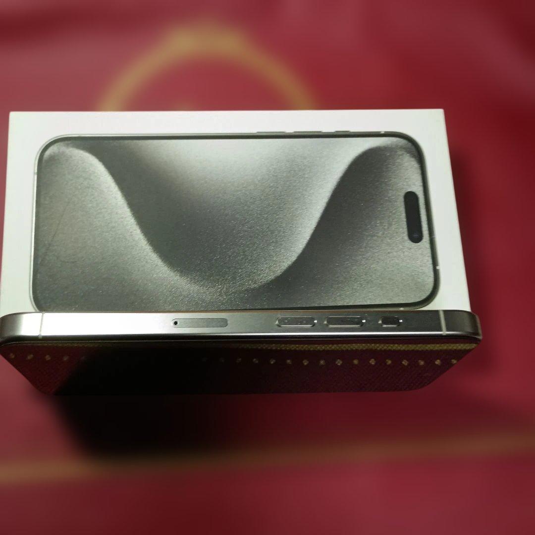 超美品！Apple iPhone 15 Pro ホワイト チタニウム　128GB