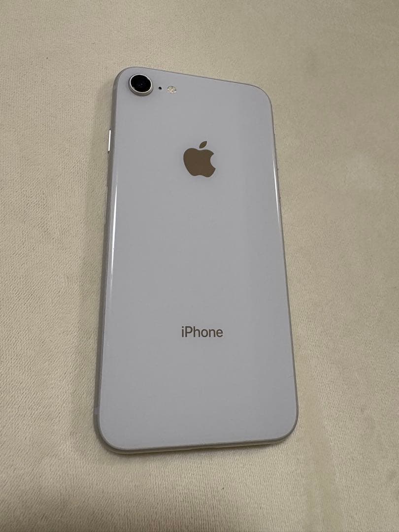 iPhone 8 64GB シルバー