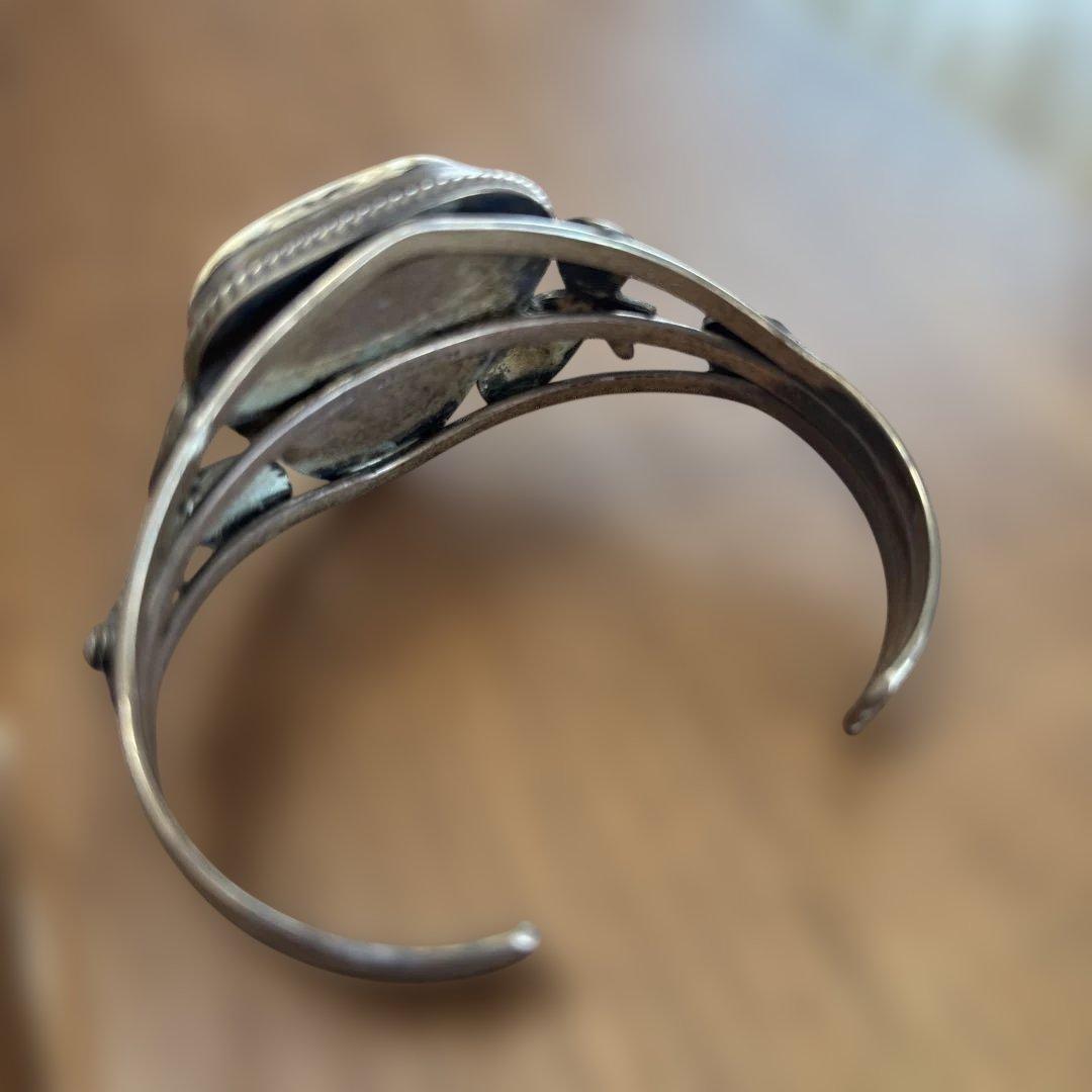 シルバー バングル 三角形の石 花の装飾