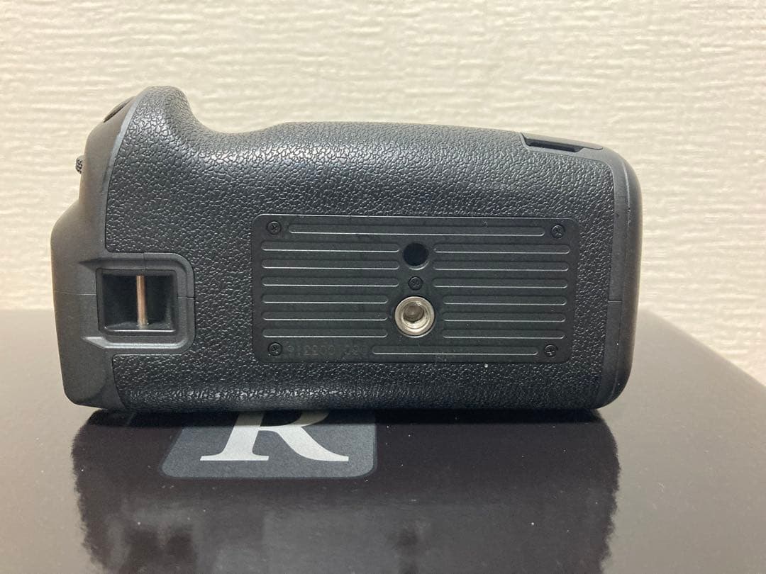 【即売希望特価】Canon EOS R+Canon BG-E22 (付属品付)