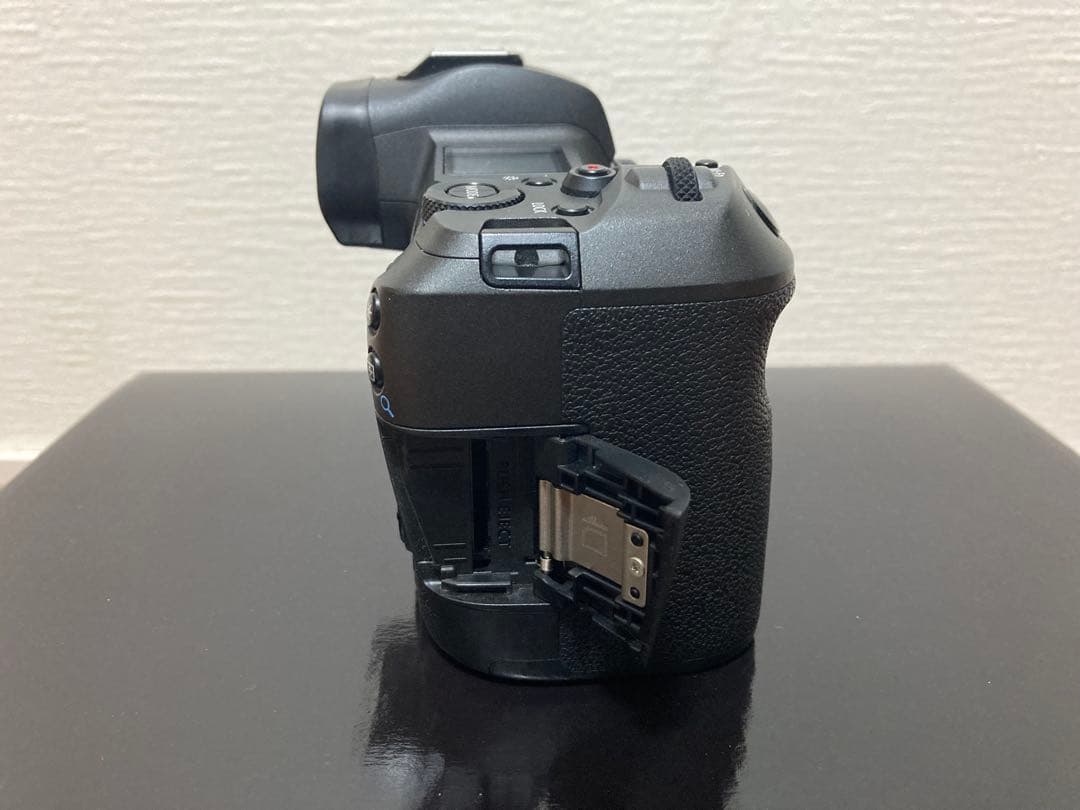 【即売希望特価】Canon EOS R+Canon BG-E22 (付属品付)