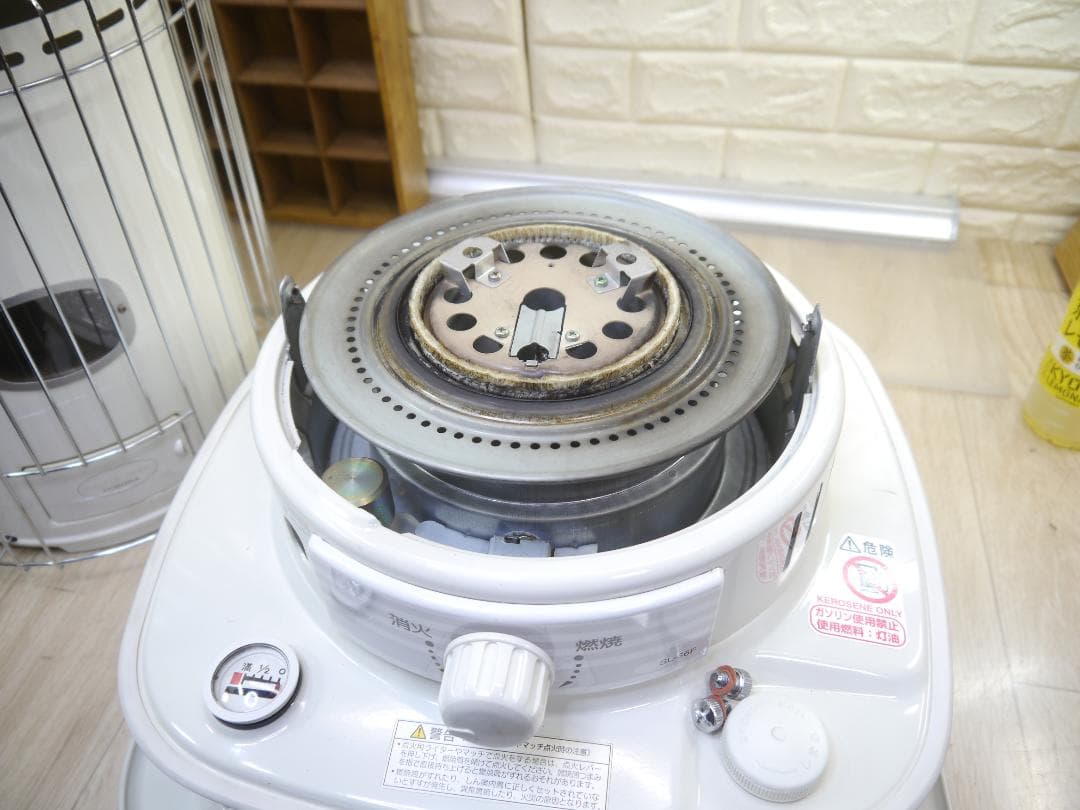 送料込み◆2013⑤◆コロナ　石油ストーブ　円筒形　ホワイト 安全ガード付き