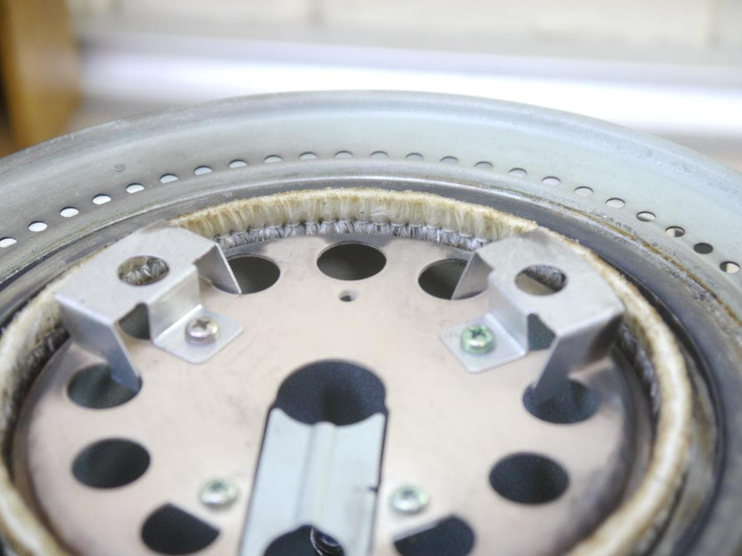 送料込み◆2013⑤◆コロナ　石油ストーブ　円筒形　ホワイト 安全ガード付き