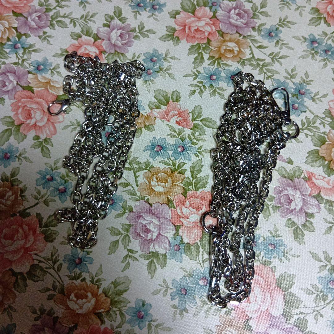 アンテプリマ ピンクのバックと アンテプリマ風 シルバーのバックの2点です。