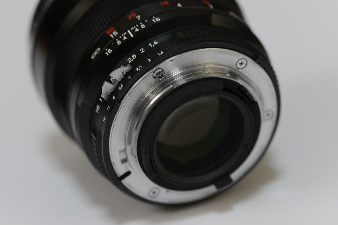 レンズ(単焦点) Planar T * 1.4/85 ZF