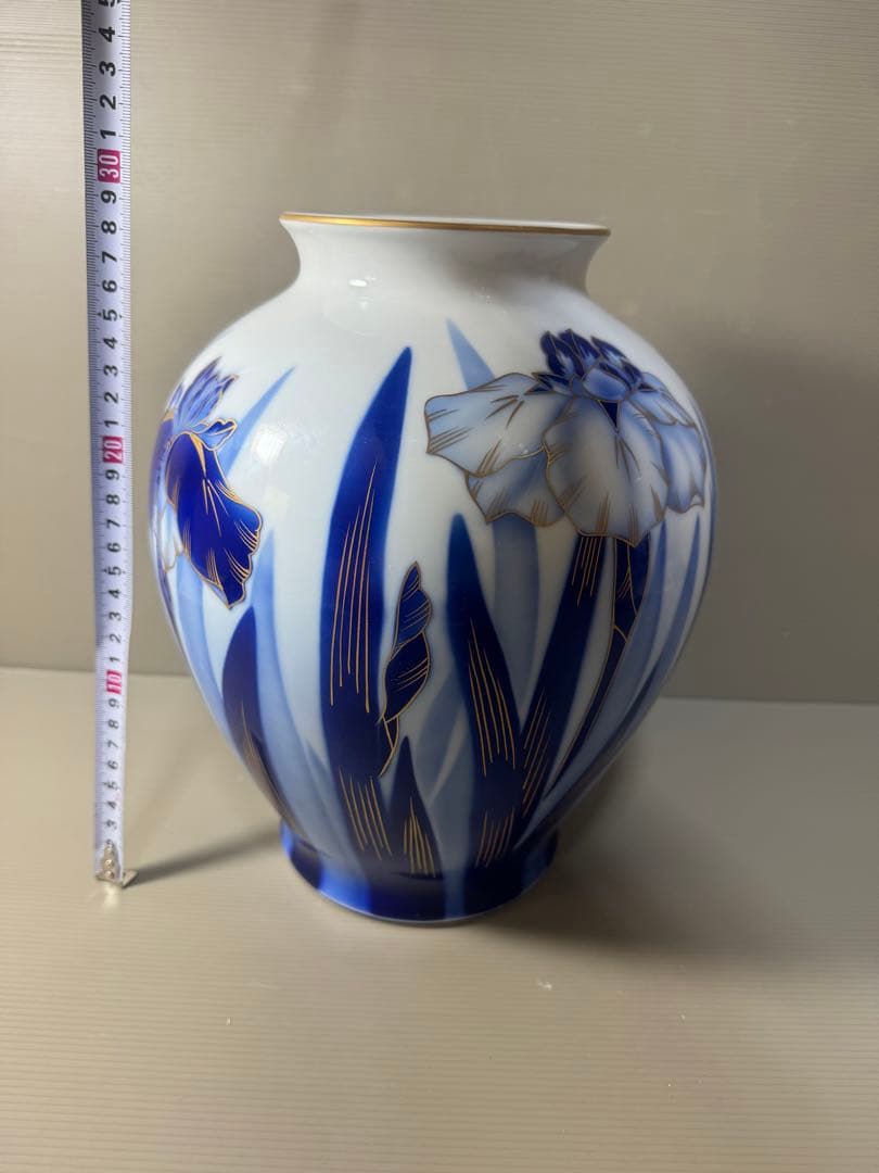 2318  有田焼 深川製磁 金彩 菖蒲文 あやめ文 花瓶　未使用