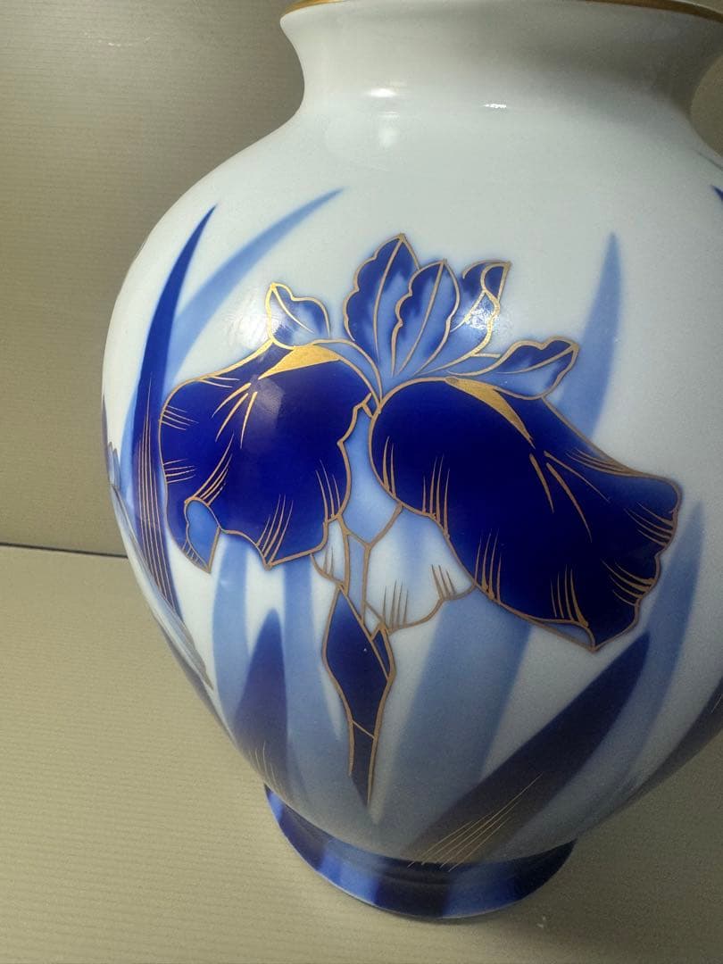 2318  有田焼 深川製磁 金彩 菖蒲文 あやめ文 花瓶　未使用