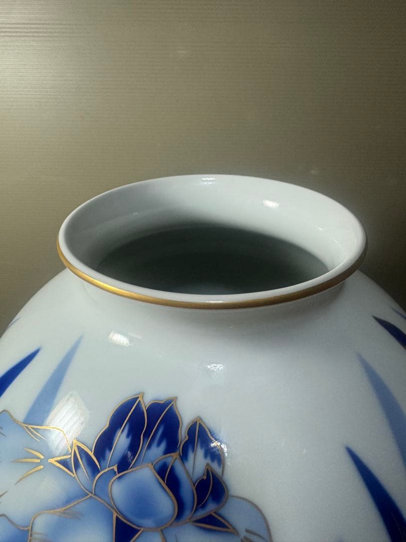 2318  有田焼 深川製磁 金彩 菖蒲文 あやめ文 花瓶　未使用