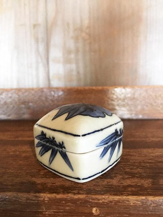 香合 菱形 笹りんどう 染付 銘あり 共箱付 中古 古物 19.01.12-1