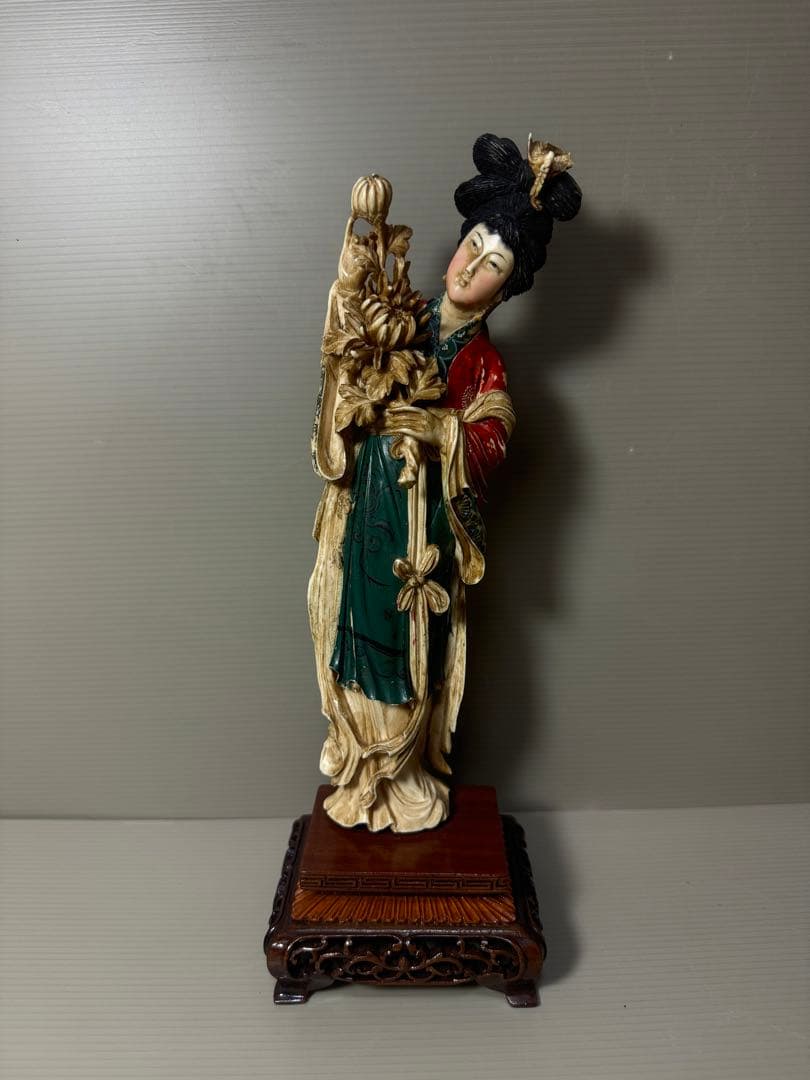 2104古美術品　細密彫刻女性像　置物　細密細工　骨董