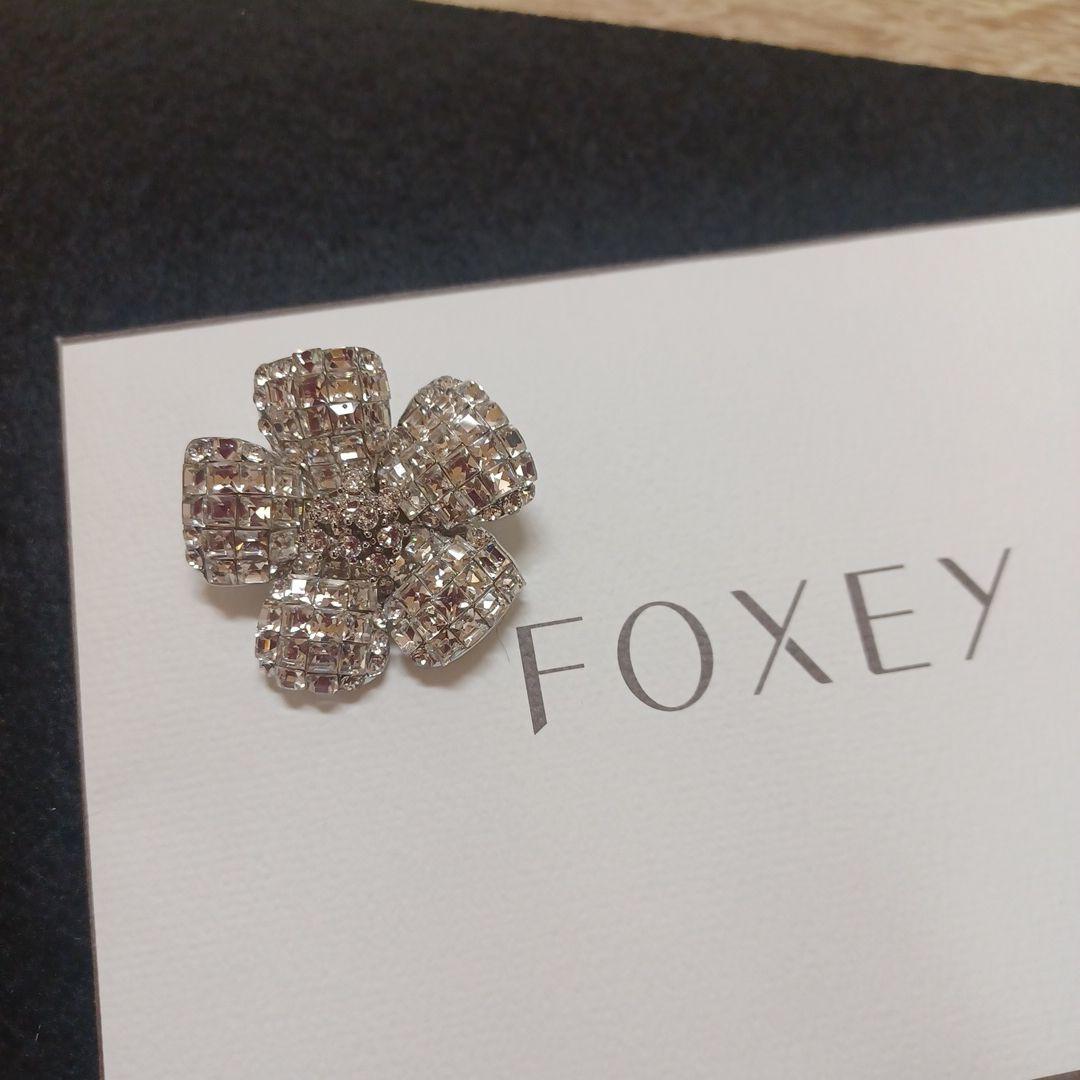 フォクシー　FOXEY　ブローチ　クリアー・グレー