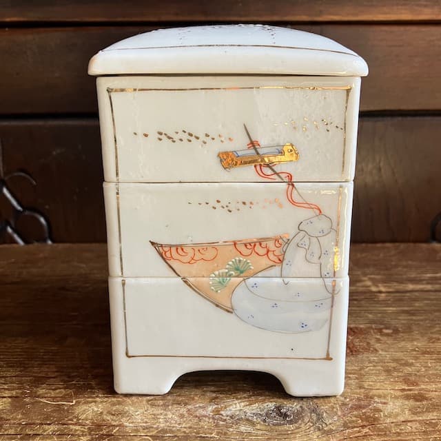 江戸時代 骨董 アンティーク 三段重 縁起物 亀 お重 重箱 染付 金彩 伊万里