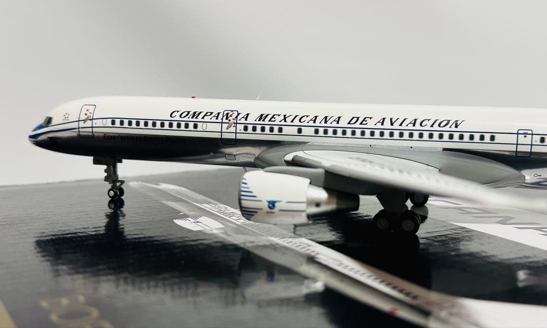 Gemini 1/200 B757-200 Mexicana 80周年記念