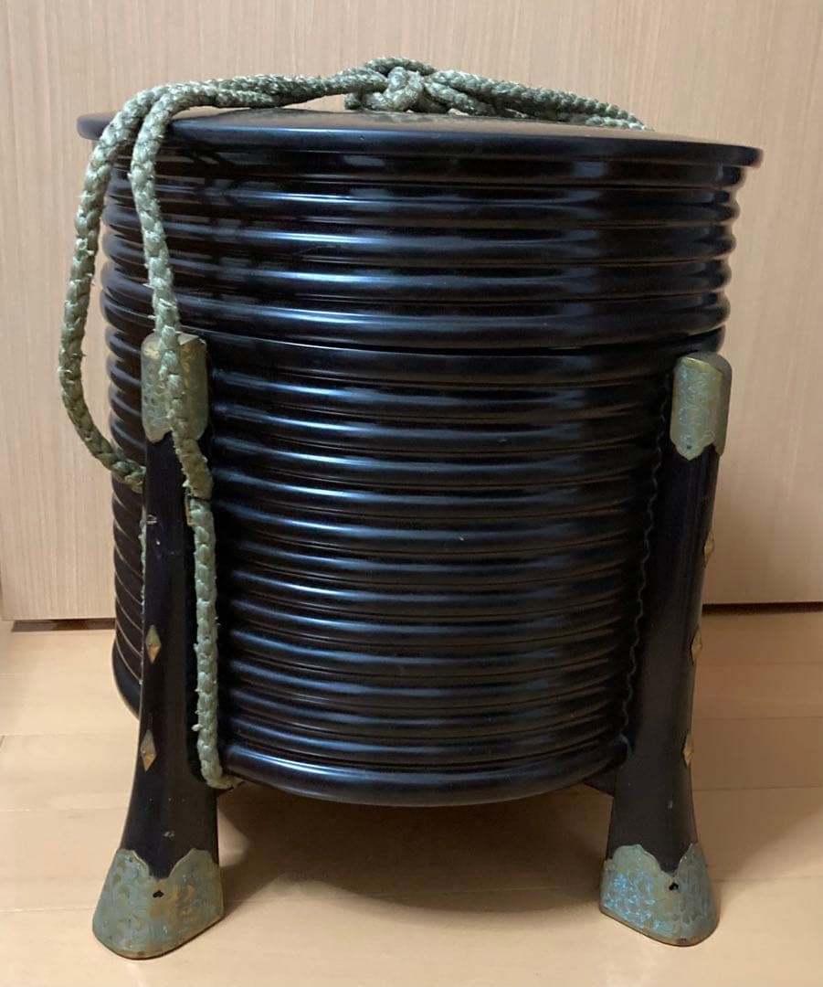 行器(ほかい) 江戸時代儀礼贈答に食物(饅頭、餅、菓子)容器　漆塗り　金具貼