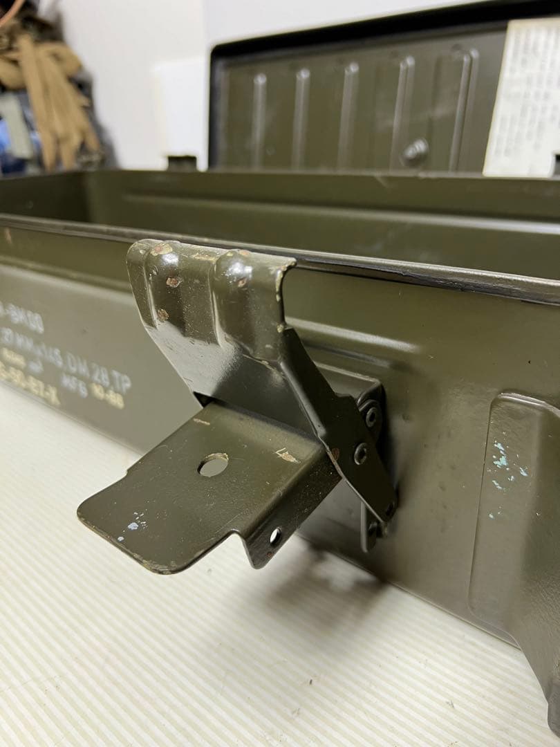 ミリタリー防水スチールケース（ビンテージ放出品）