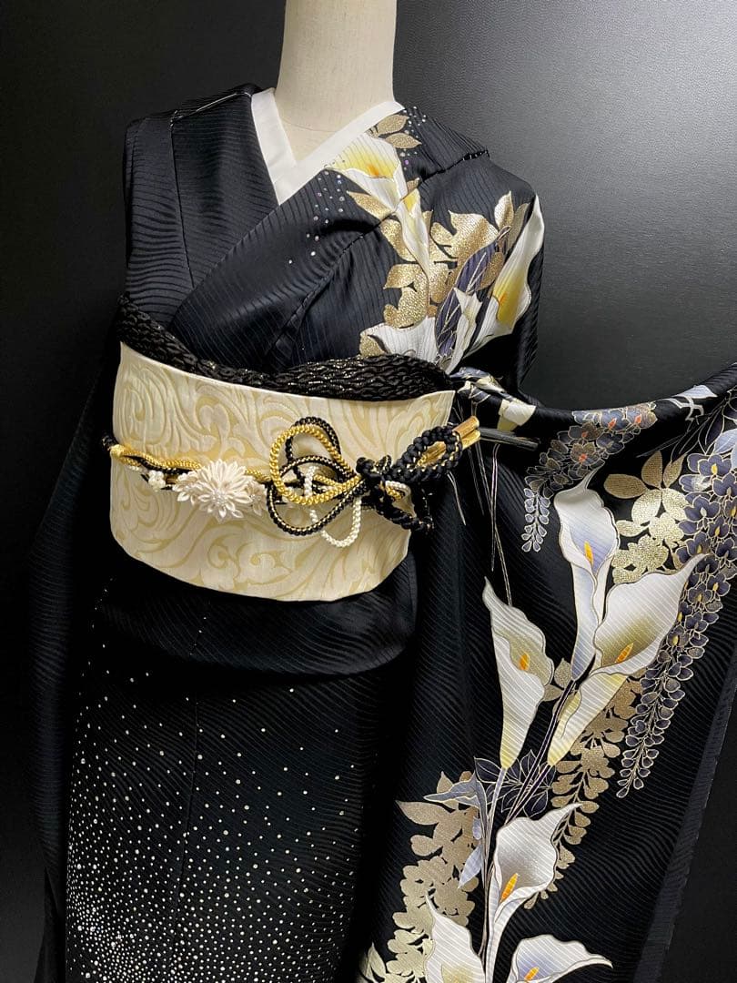 記憶に残る個性溢れる振袖【藤 カラー◆黒】ラインストーン 金 白 ブラック