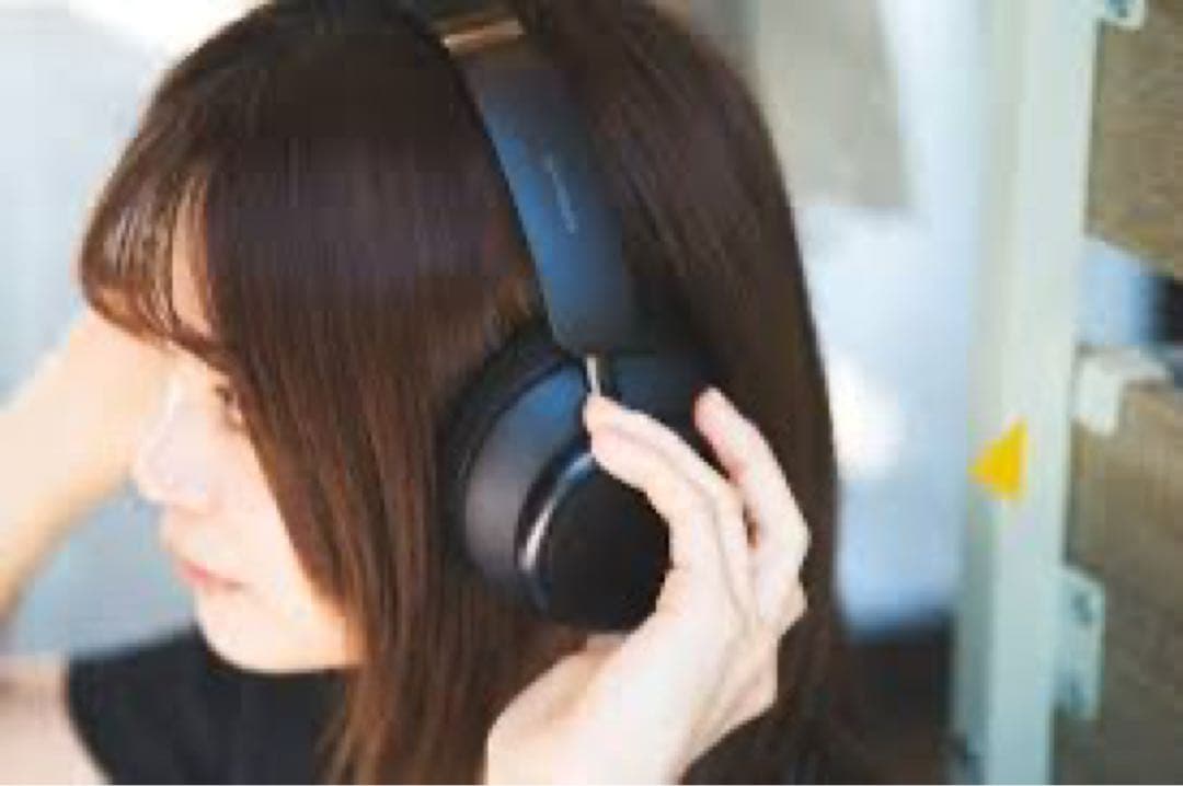 ブラックワイヤレスヘッドホン