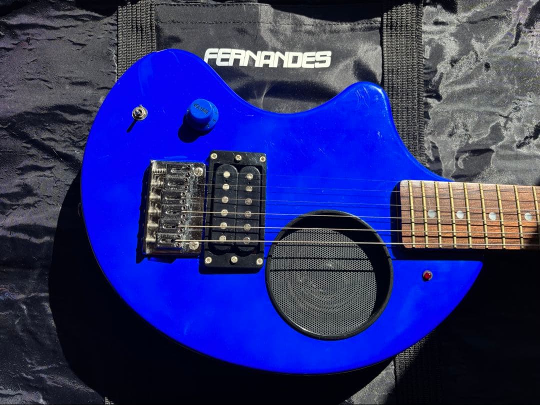 レフティ！FERNANDES ZO-3 (ブルー )専用ケース、ストラップ付き