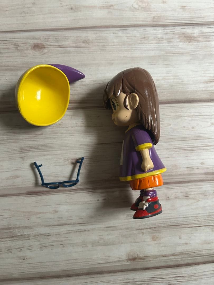 アラレちゃん　フィギュア 帽子・眼鏡付き