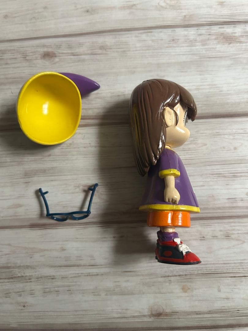 アラレちゃん　フィギュア 帽子・眼鏡付き