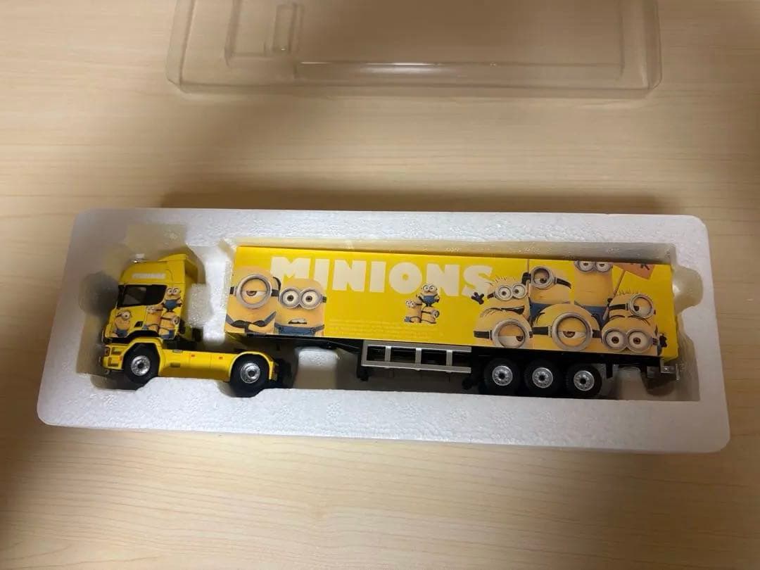 COOL CAR ミニオン トレーラー 1:64
