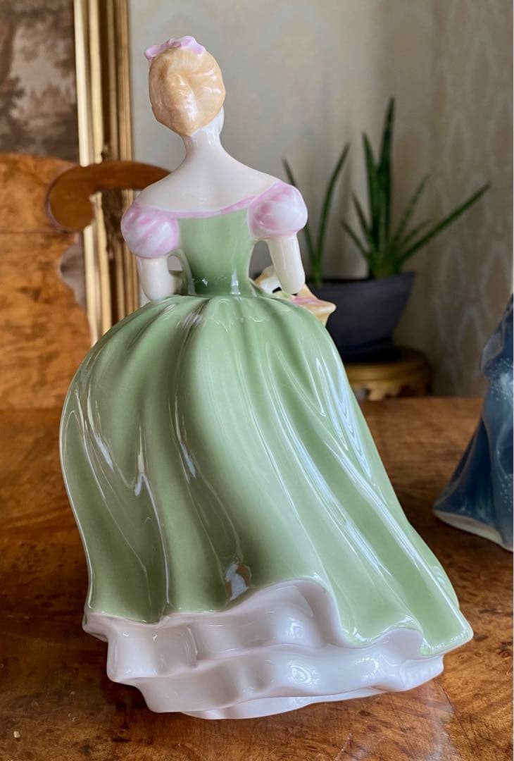 陶器人形　ロイヤルドルトン　2人セット