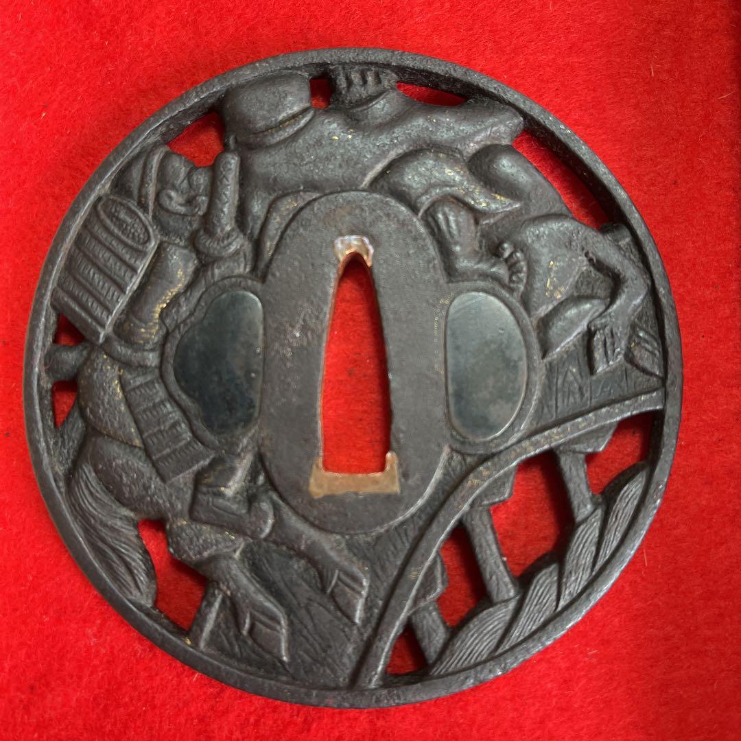 武者図透かし鉄鍔