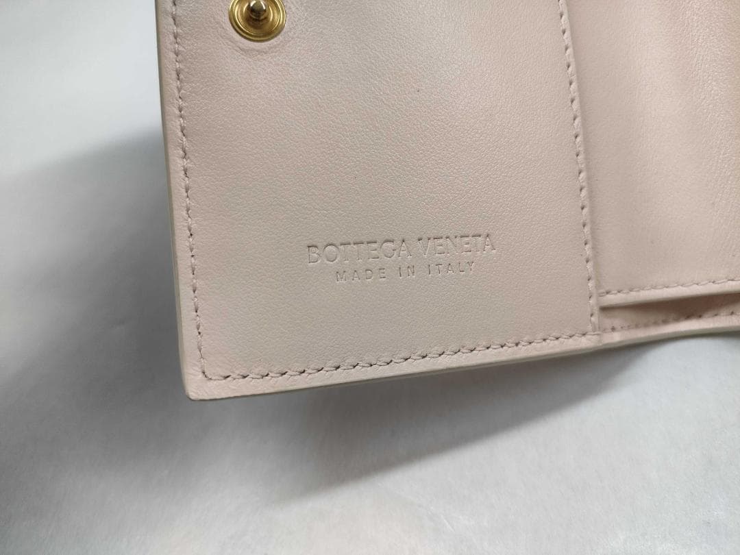 ボッテガヴェネタ　マキシイントレチャート　カセット二つ折財布ウォレット　ベージュ