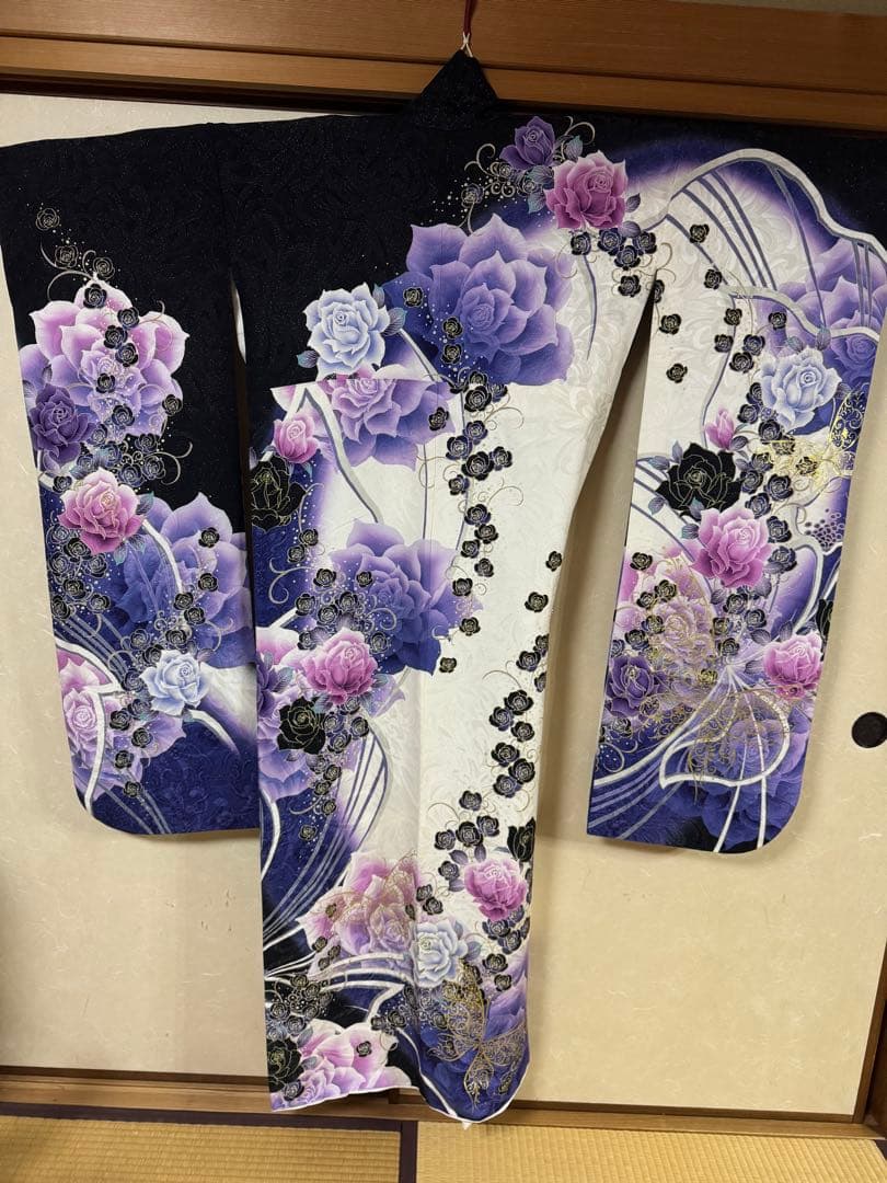 最終ねは引き　振袖 黒と紫の花柄