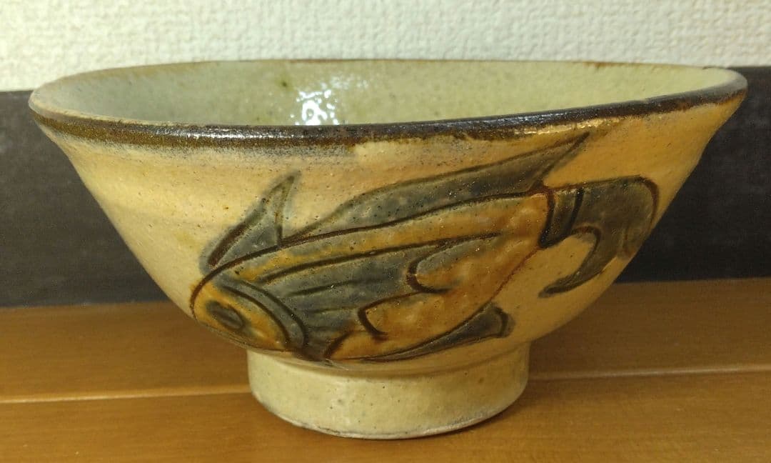 人間国宝 金城次郎 魚紋茶碗 栞 共箱 美品 壺屋焼 壷屋焼 やちむん 魚2匹