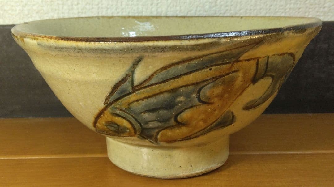 人間国宝 金城次郎 魚紋茶碗 栞 共箱 美品 壺屋焼 壷屋焼 やちむん 魚2匹