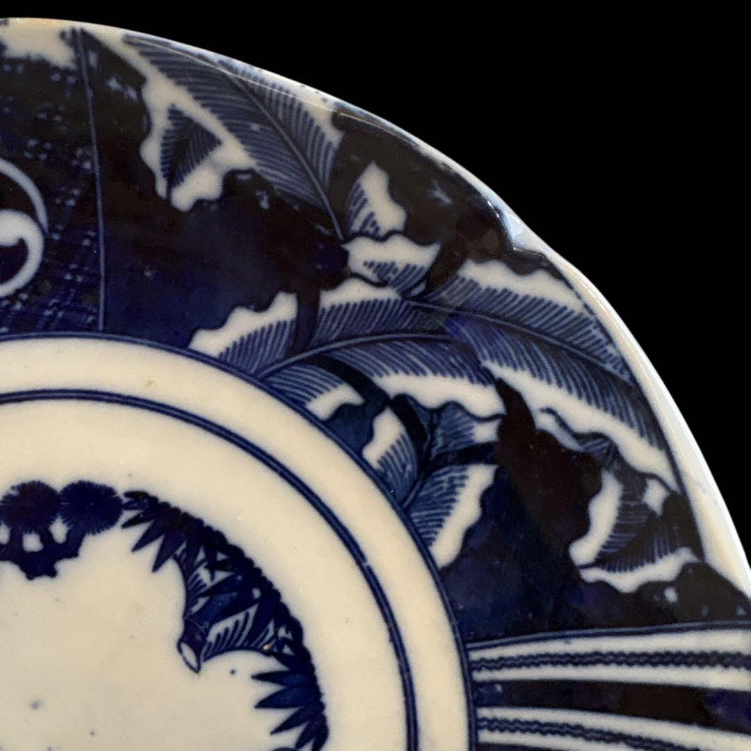 有田焼 染付 濃藍 片身替風 割付文 大皿 渦巻 唐草 葉文 見込花丸文